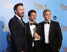 Ben Affleck, Grant Heslov y George Clooney, productores de "Argo". La película fue elegida como la mejor película del género drama